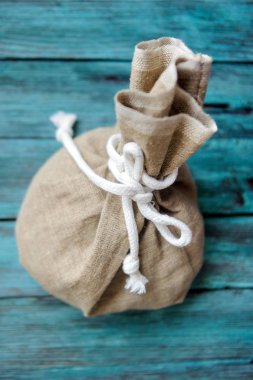 madeni paralarla dolu çuval