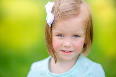 Parktaki küçük kız