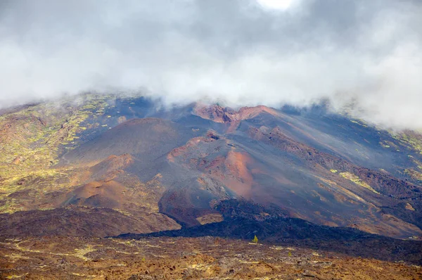Visão do vulcão adormecido sem vida — Fotografia de Stock