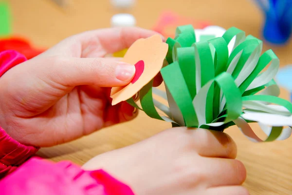Kinder Bei Einer Kunststunde Basteln Handgefertigte Papierartikel — Stockfoto