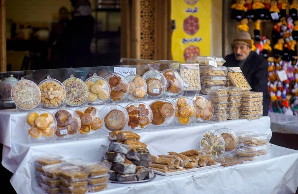 Satıcı oryantal tatlılar — Stok fotoğraf