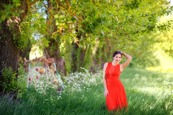 akşam parkta güzel kız