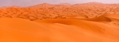 Sahara Çölü'nde görkemli tepeleri
