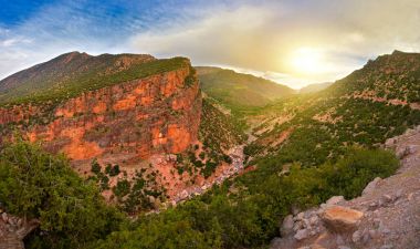Bir gün batımı Atlas Morocco