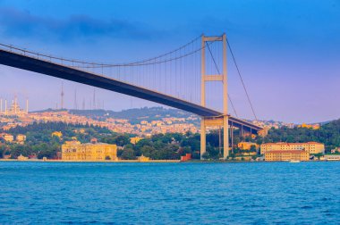bir gün batımı akşamı boğaz köprü