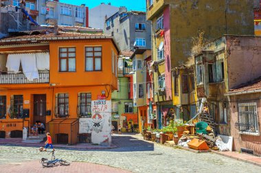 Türkiye, Istanbul, 2017 - Istanbul'da eski şehrin sokakta günlük yaşam