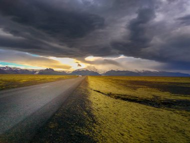 alan önde gelen yolda