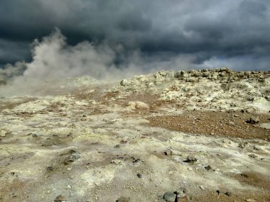 Birkaç sigara geysers dağ Vadisi