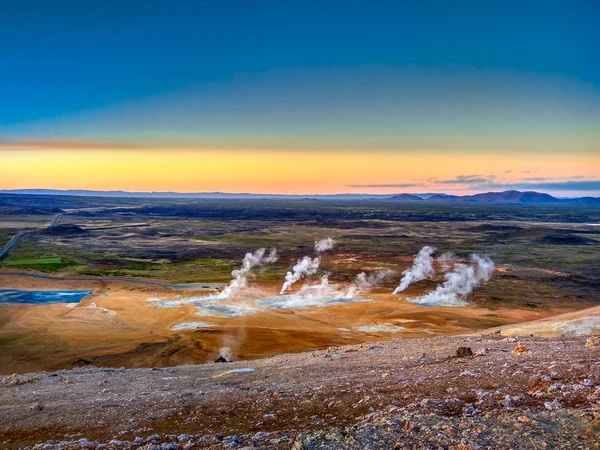 Birkaç sigara geysers dağ Vadisi