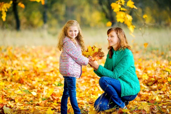 Happy family in beautiful park — Stock Photo, Image