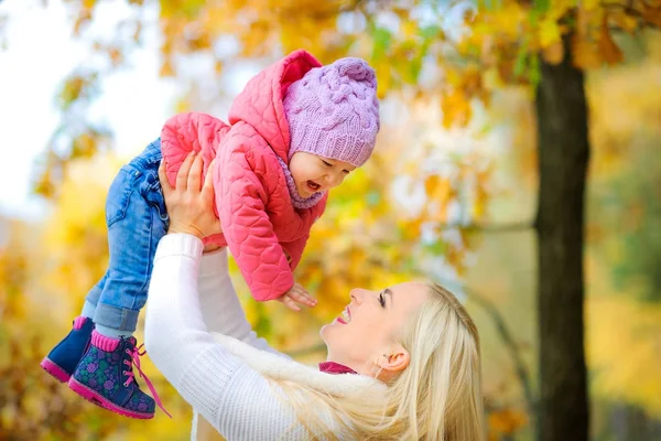 Mother playing with her baby — Stock Photo, Image