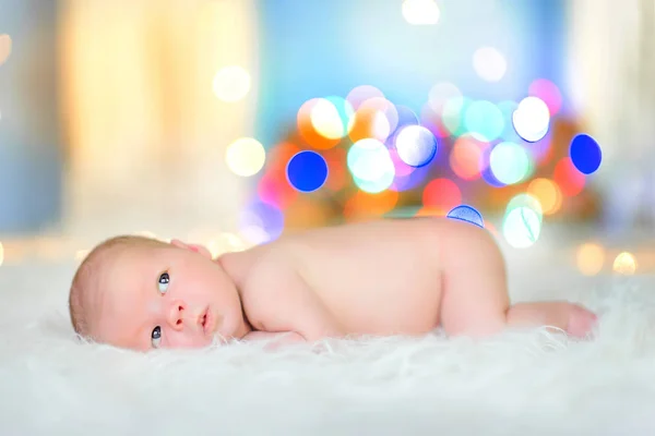 Newborn Baby Lies White Blanket Background Festive Light — Stock Photo, Image