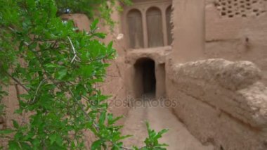 Bir sokak adobe ile tarihi şehir, Maybod içinde Iran evler