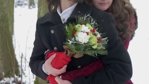 Casal Bonito Parque Inverno — Vídeo de Stock