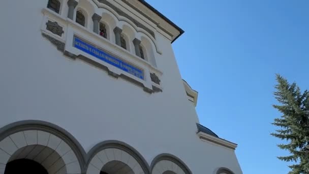 View Facade Catholic Temple Sunny Day — Stock Video