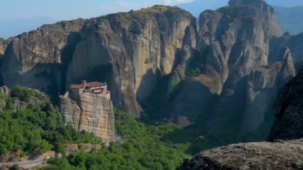 Utsikt Över Klostret Meteora Ligger Klipporna Grekland — Stockvideo