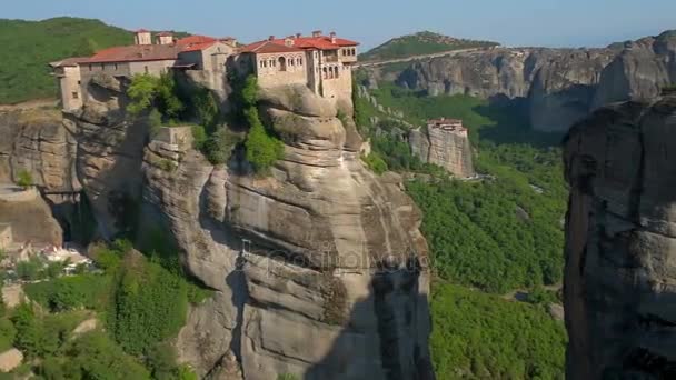 Utsikt Över Klostret Meteora Ligger Klipporna Grekland — Stockvideo
