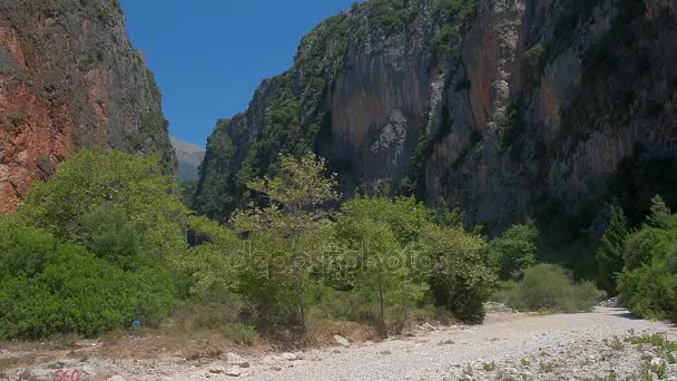 Canyon Panorama Med Brant Väggar Klar Solig Dag Längst Ned — Stockvideo