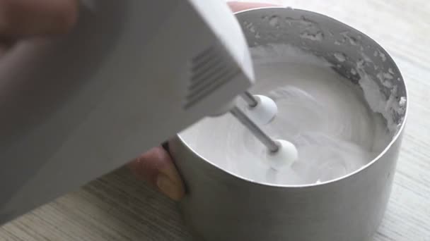 Gros Plan Mélange Crème Douce Blanche Préparation Dessert — Video