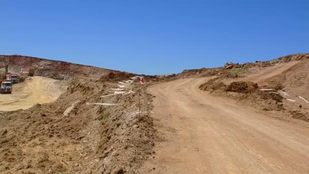 Caminhões Escavadeiras Que Trabalham Uma Carreira Operações Mineração — Vídeo de Stock