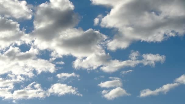 Небо Окутывают Белые Облака — стоковое видео