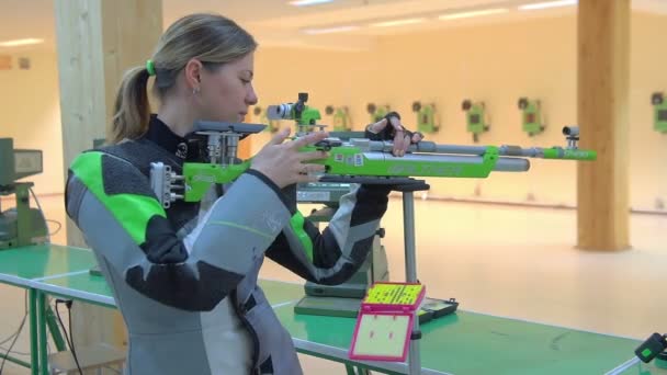 Girl Shoots Rifle Shooting Competition — Stock Video