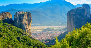 bir meteor Yunanistan, Varlaam Manastırı büyük bir uçurumun üstünde manastırlar