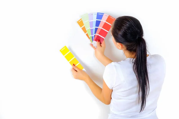 Girl Painter Chooses Color Paint Repair Room — Stock Photo, Image