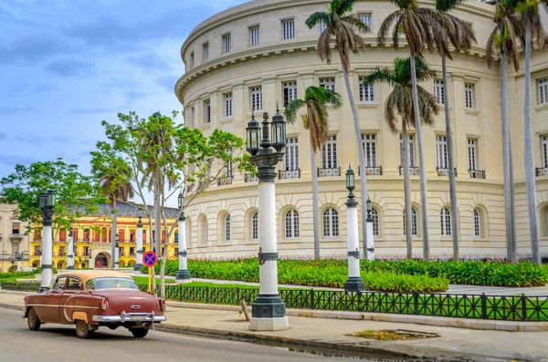 Capitolio Budynek Hawana Kuba Starych Samochodów — Zdjęcie stockowe