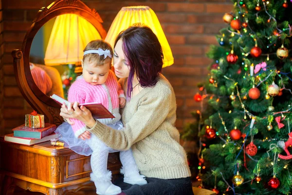 Mom Reads Little Daughter Christmas Tales Sitting Next Holiday Tree — Stock Photo, Image