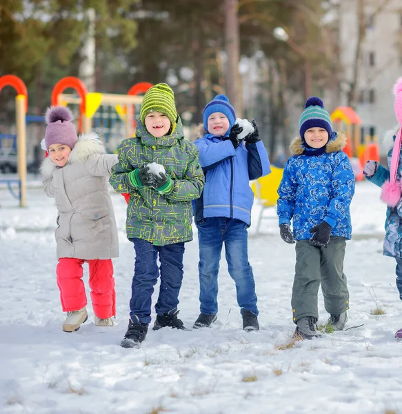 Group Children Playing Having Fun Winter Playground Throw Snow Laugh — Stock Photo, Image