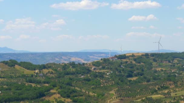 Panorama Del Valle Toscano Con Molinos Viento Funcionamiento Concepto Viaje — Vídeo de stock