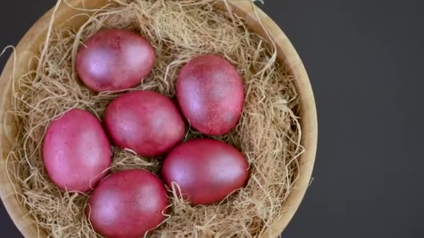 Primer Plano Vista Superior Coloridos Huevos Pascua Encuentran Tocino Una — Vídeo de stock