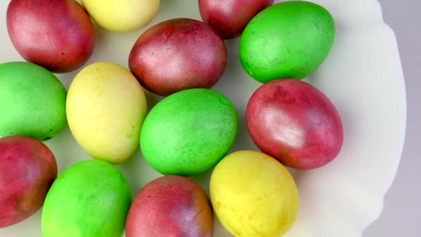 Primer Plano Vista Superior Coloridos Huevos Pascua Yacen Plato 360 — Vídeos de Stock