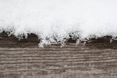 ahşap doku karla