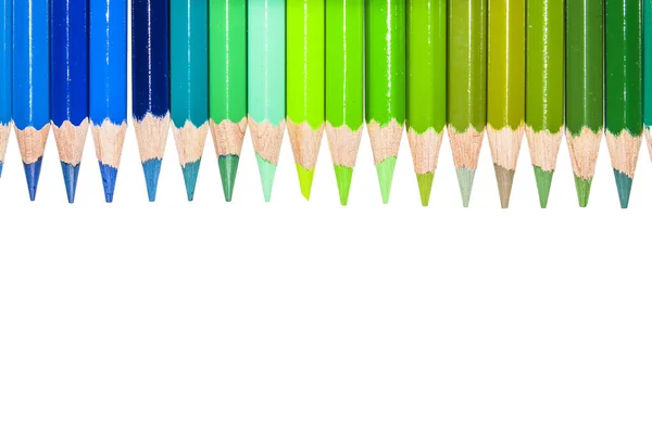 Crayons de couleur isolés en ligne — Photo