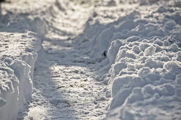 Wyczyszczone ścieżkę w śniegu — Zdjęcie stockowe
