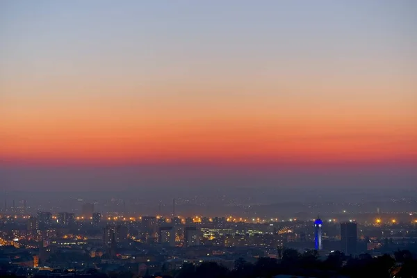 Смог над городом Острава вечером — стоковое фото
