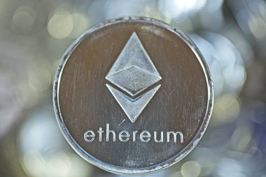 BTC ve Eth, Bitcoin ve Ethereum demir