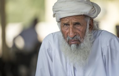 Omni adam Nizwa keçi pazarında