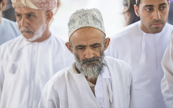 Человек из Омана на рынке Низвы — стоковое фото