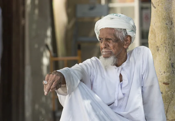 Senior man in traditionele kleding — Stockfoto