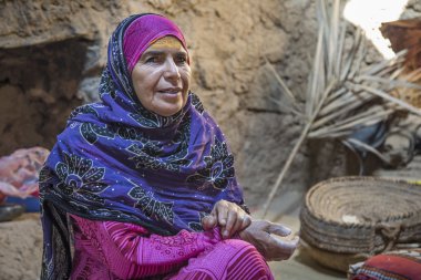 Kadın yapımı ekmek