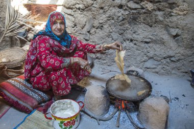 Kadın yapımı ekmek