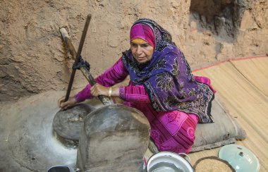 Kadın yapımı ekmek
