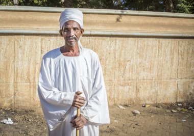 Sudan adam gülümseyen