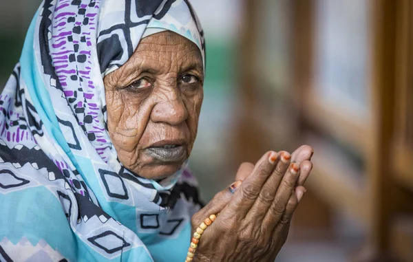 スーダンの女性の祈り — ストック写真