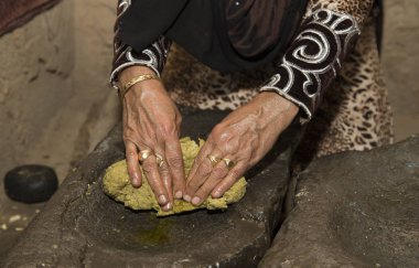 somun sıkma eller yapıştırın