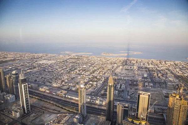 Město Dubaj od mrakodrapu Burdž Chalífa — Stock fotografie