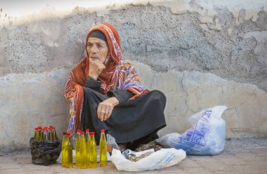 omani Bayan petrol satmak 